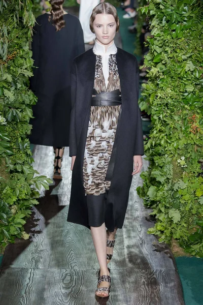 Look 30